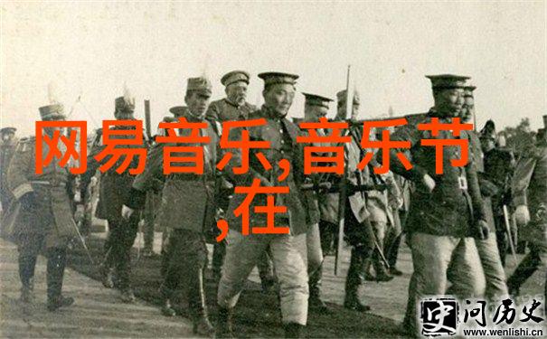 在这个柔和的光线下女性艺术写真中的她是不是也在寻找属于自己的故事呢