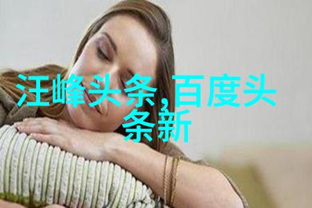 一只撑着伞的小松鼠的日常女人如同独立前行的松鼠勇敢地在生活的大雨中寻找属于自己的花朵