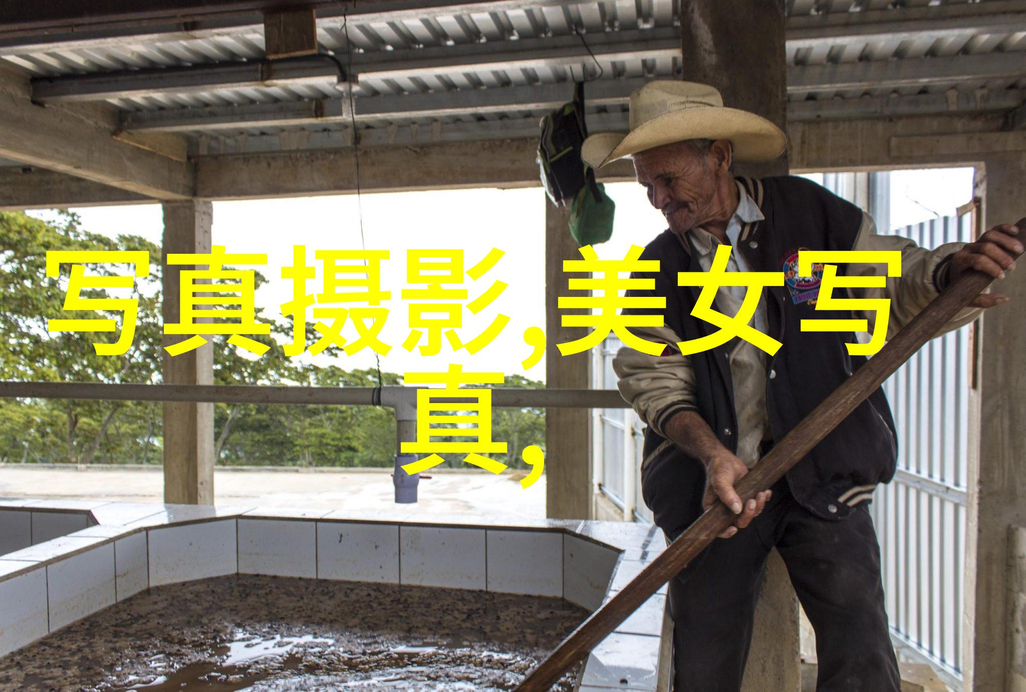 80年代惊心动魄的电影风云十多万人齐聚一堂拍出佳片仅差一步被禁映却以8000万票房创下辉煌纪录月光影
