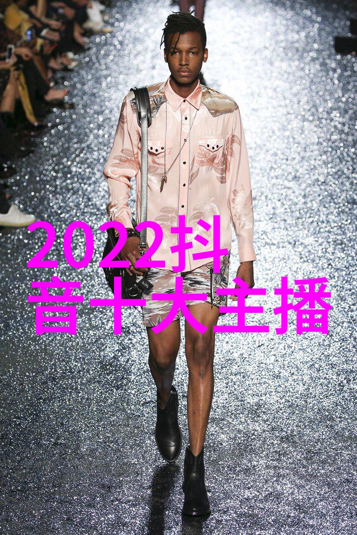 雪梨网红与老公齐聚虎牙童锦程团建高颜值妹妹云集直播间却一间包间坐不下