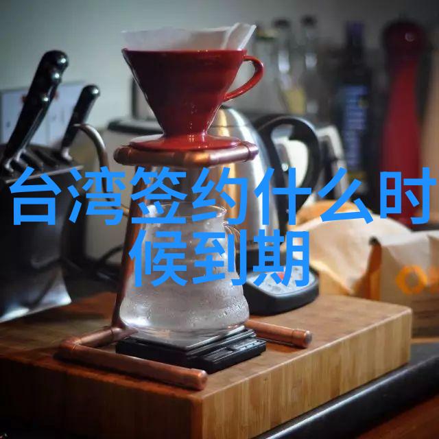 色彩与形态的大师课分析大胆艺术写真中的色彩运用