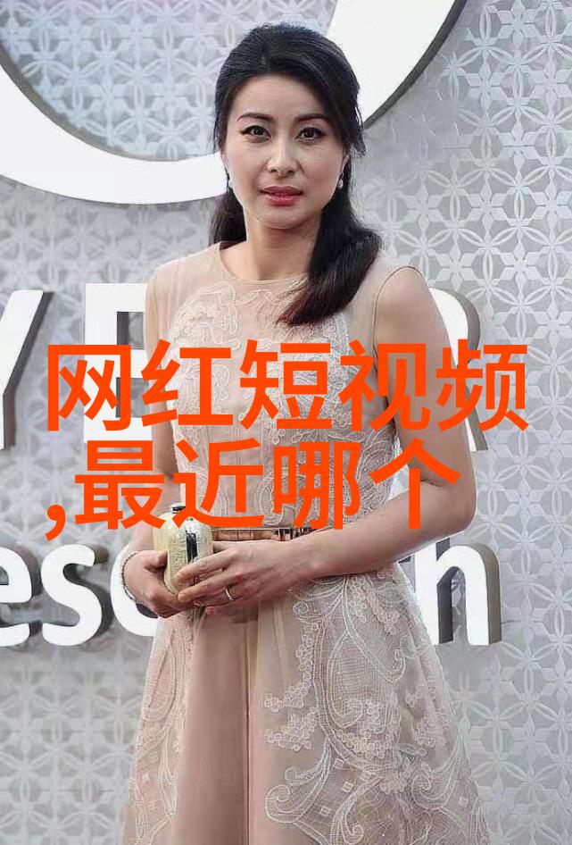 全棵女性艺术写真 - 绿意盎然的 femininity探索全棵女性艺术写真中的自然美