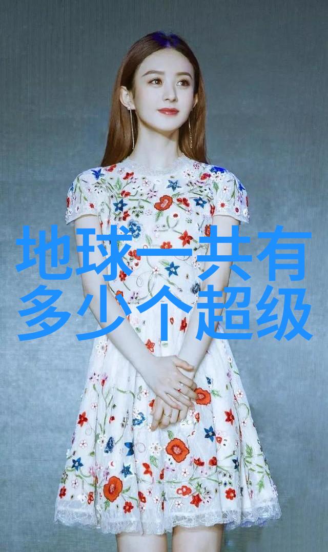 阿玛尼不惧高龄 结伴比基尼女郎海滨度假