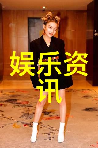 坐在叔叔那儿写作业温馨家庭学习时光