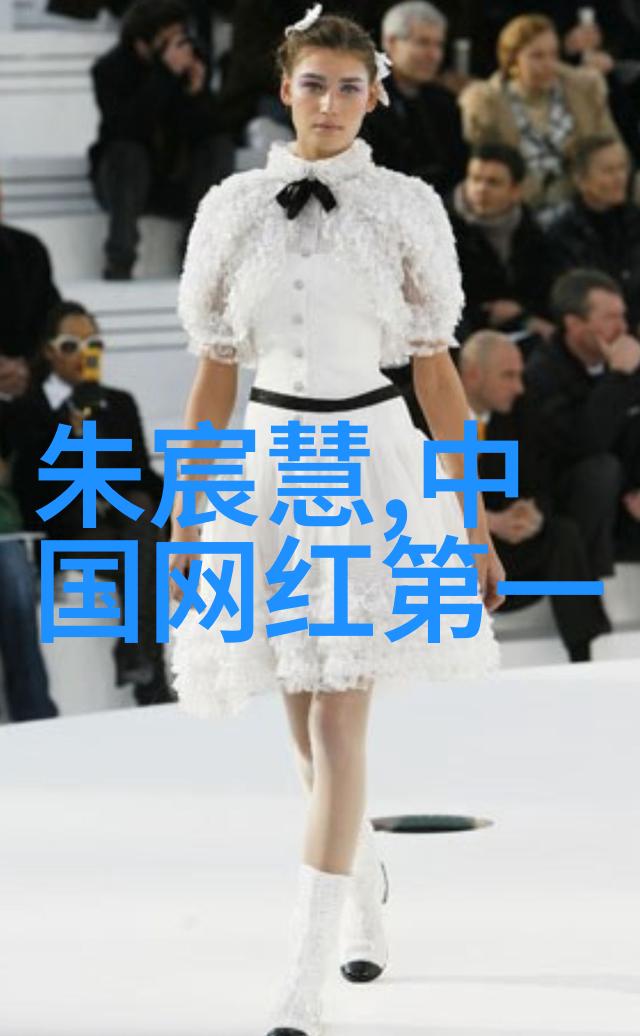 时尚女记者镜头下的风采与新闻界的辉煌