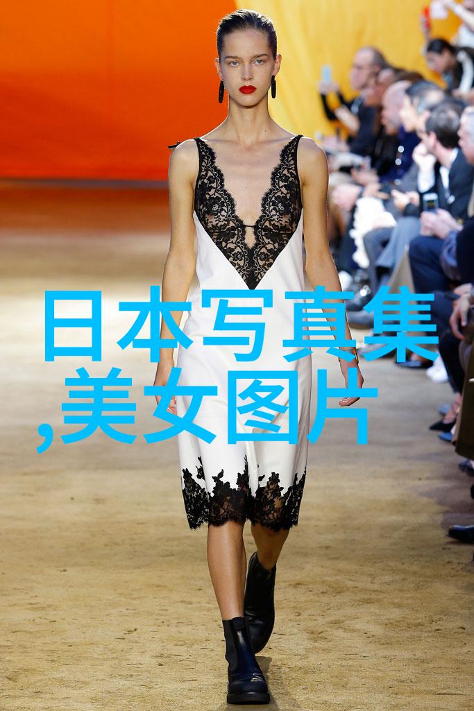 黑袜子与高跟鞋的女王