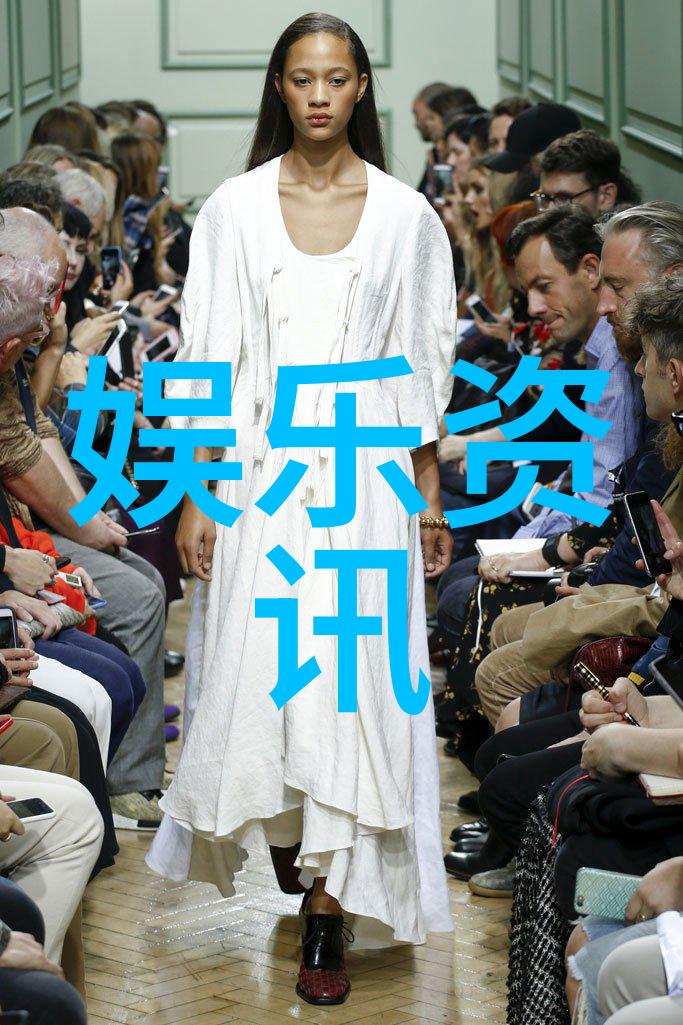 时尚界的秘密花园内衣写真的艺术探索