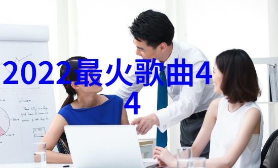 军事新闻最新坦克上发现了战场新娘原来是误入的婚纱模特