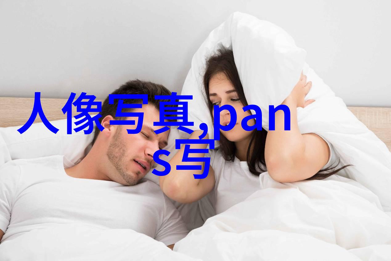 迪亚兹昔日艳照曝光 上身全裸海滩嬉戏