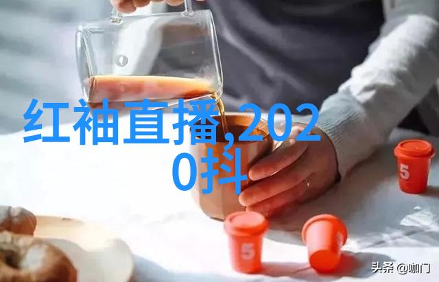 她笑着穿过了时光的裂缝背后是无尽的霸气