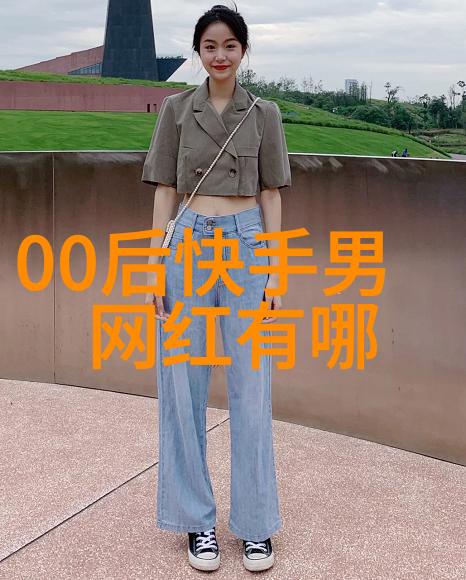 深夜的孤灯下微光中仿佛捕捉到一抹被遗忘的笑容但那是谁的泪水在闪烁