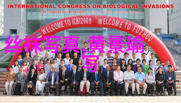 网友称赞何炅嘴瓢失误时的笑场难道不是他蹭出个综艺男神吗