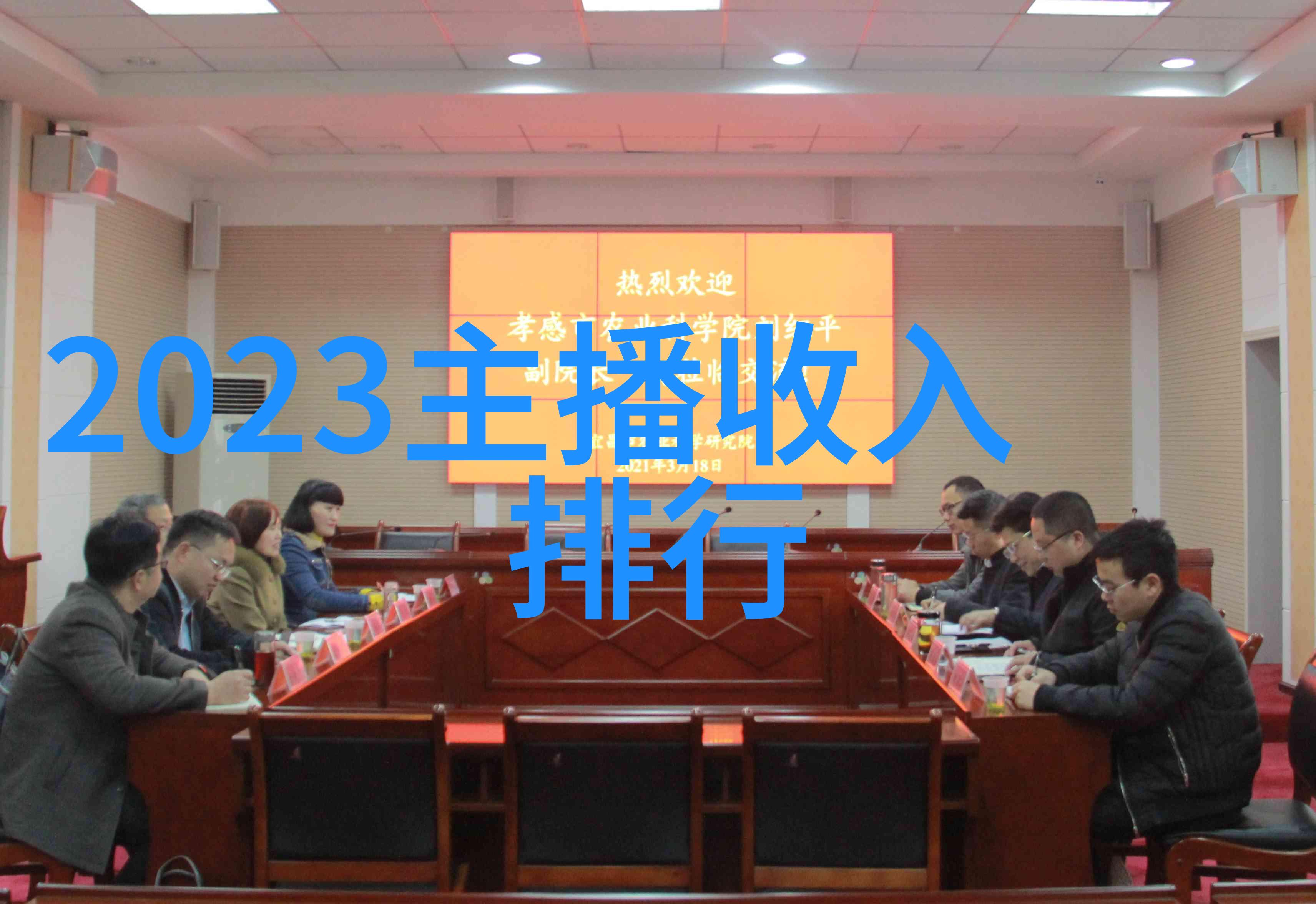 阿汤嫂带女儿逛儿童店 小苏瑞抓奶瓶可爱