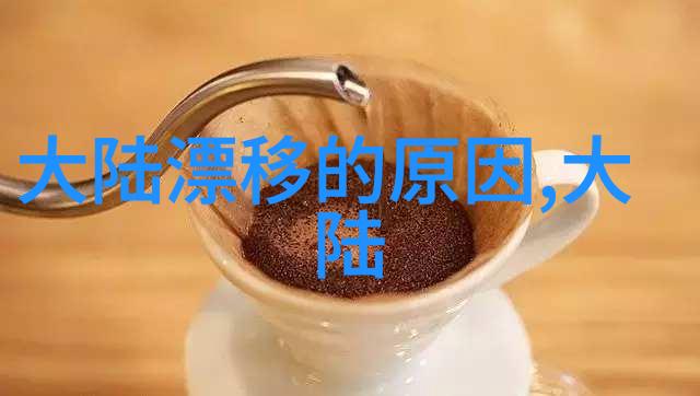 绚烂大地晨曦中的森林之歌